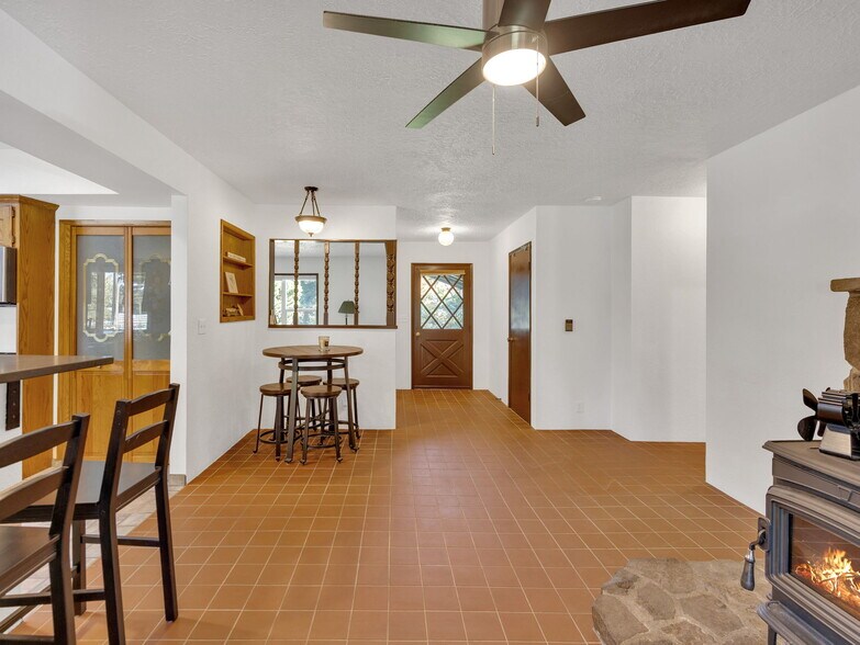 More Photos Of 44434 SE Coalman Rd, Sandy Light Manufacturing For Sale