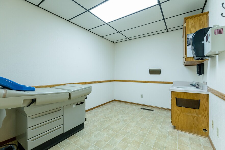 More Photos Of 1415 Watts St, Sayre Healthcare For Sale