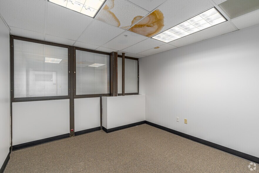 More Photos Of 800 Barksdale Rd, Newark Office For Sale