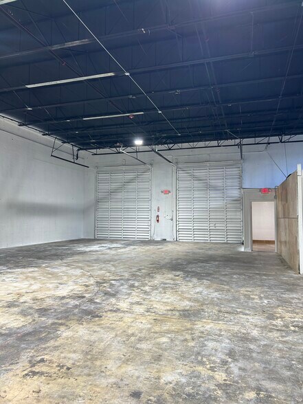 More Photos Of 7975-7985 W 20th Ave, Hialeah Warehouse For Lease