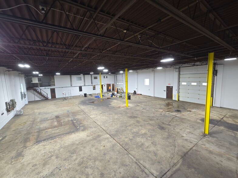 More Photos Of W146N5741 Enterprise Ave, Menomonee Falls Warehouse For Lease