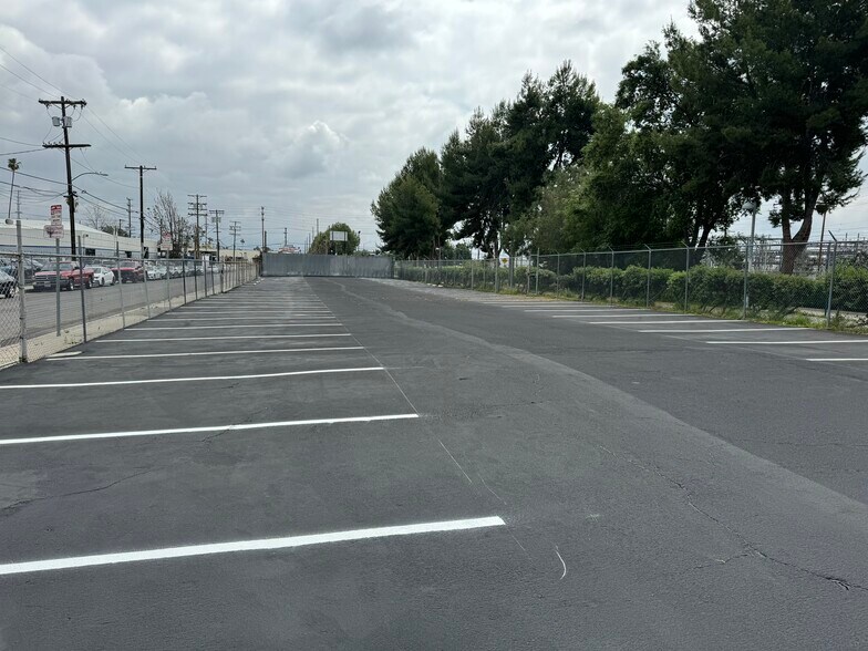 More Photos Of 14348 Bessemer St, Van Nuys Land For Lease