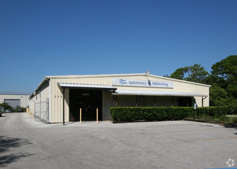 More Photos Of 2200 51st St, Sarasota Warehouse For Lease