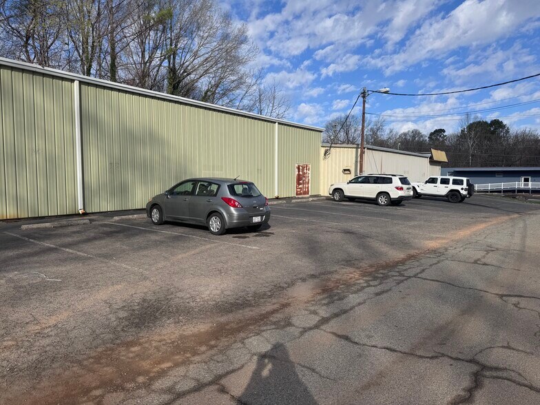 More Photos Of 303 W Raleigh St, Siler City Flex For Sale