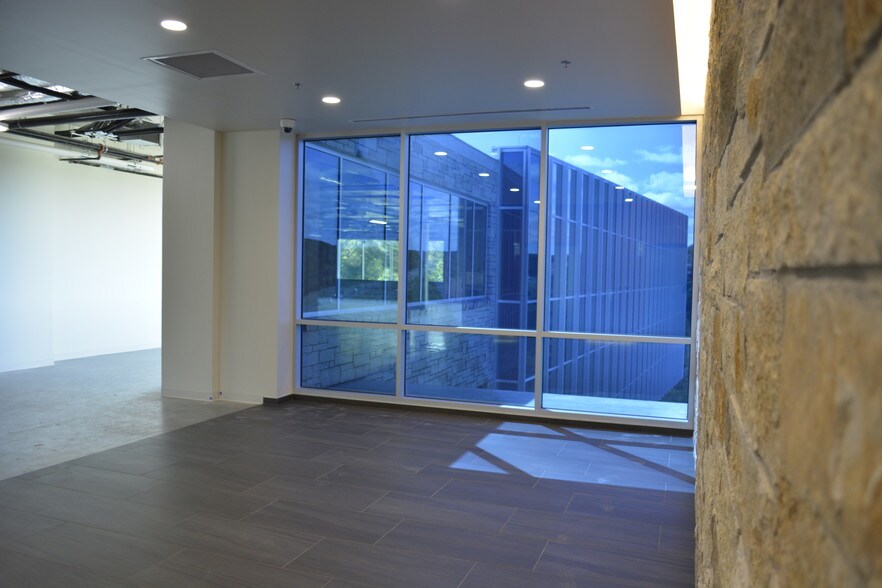More Photos Of 6001 Bold Ruler Way, Austin Office For Sale
