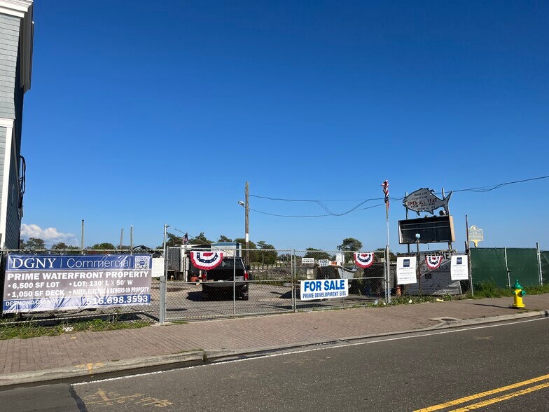 More Photos Of 405 Woodcleft Ave, Freeport Land For Sale