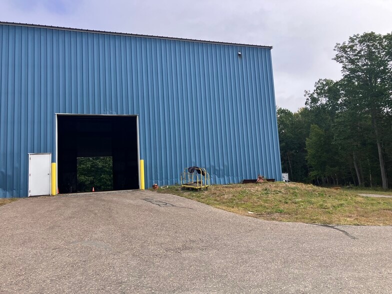 More Photos Of 185 Lafayette Rd, North Hampton Warehouse For Lease