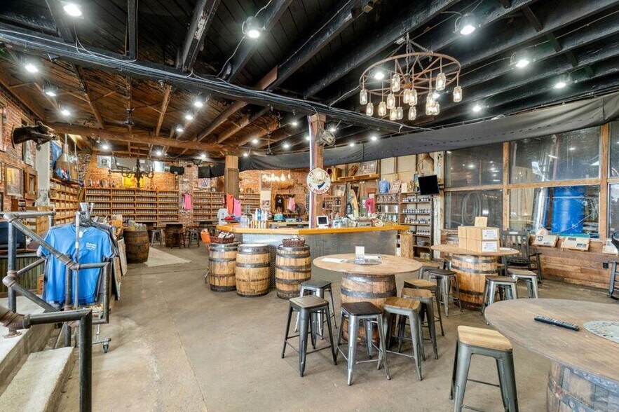 More Photos Of 200 W Benson St, Anderson Bar For Lease