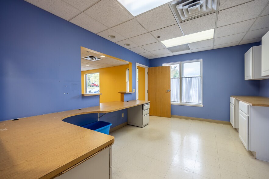 More Photos Of 980 Westfall Rd, Rochester Medical For Lease