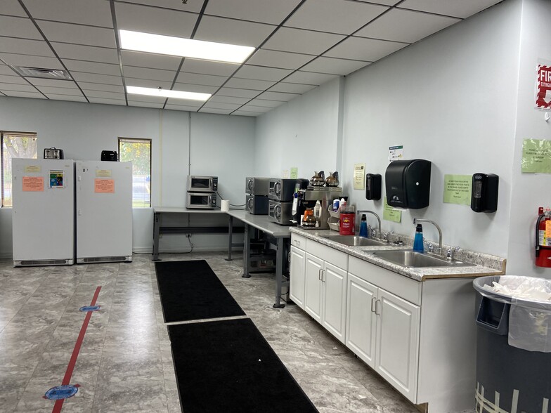 More Photos Of 7251-7281 Commerce Cir E, Fridley Warehouse For Lease