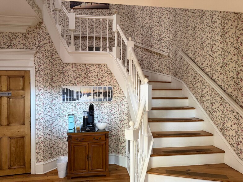 More Photos Of 578 William Hilton Pky, Hilton Head Island Office For Sale