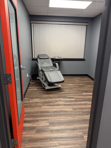 More Photos Of 18140 Burke St, Elkhorn Office For Lease