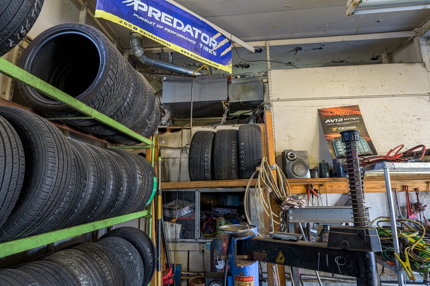 More Photos Of 1320 S Austin Ave, Denison General Retail For Sale