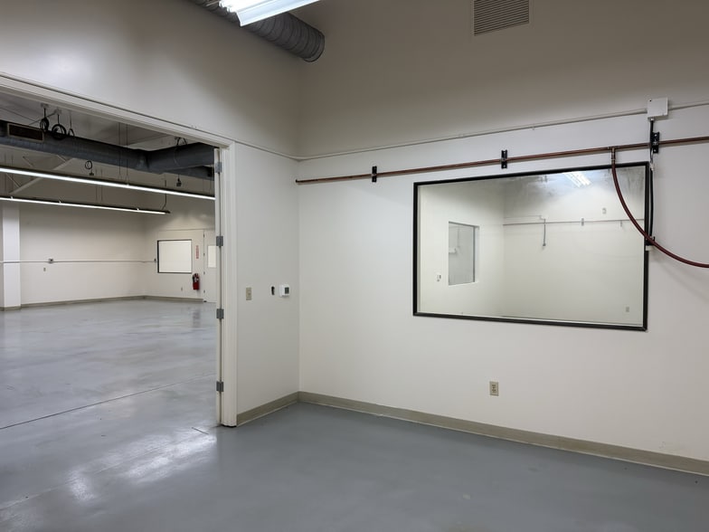 More Photos Of 552 Hi Tech Pky, Oakdale Warehouse For Sale