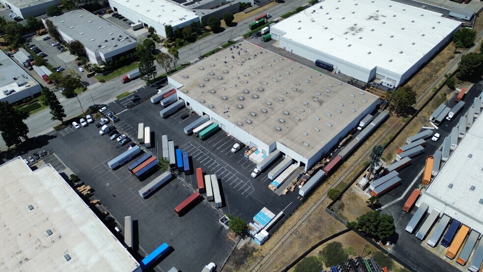 More Photos Of 575 W Manville St, Compton Warehouse For Lease