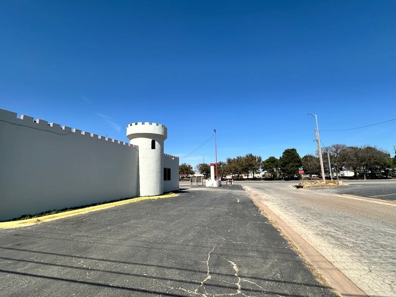 More Photos Of 2801 S 1st St, Abilene Fast Food For Sale