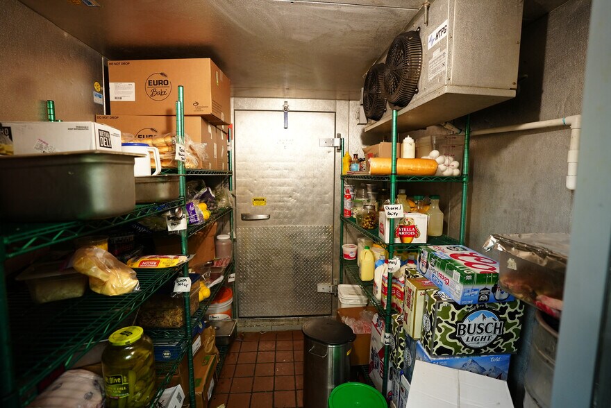 More Photos Of 101 Court Sq, Abbeville Restaurant For Sale