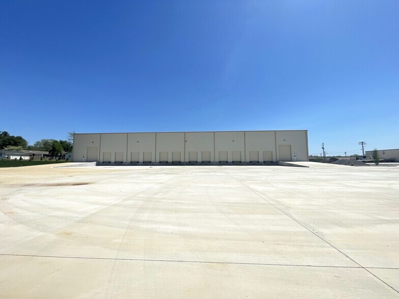 Primary Photo Of 231 Mayfield Dr, Smyrna Unknown For Lease