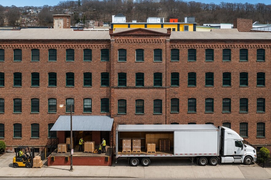 More Photos Of 500-530 Nepperhan Ave, Yonkers Showroom For Lease