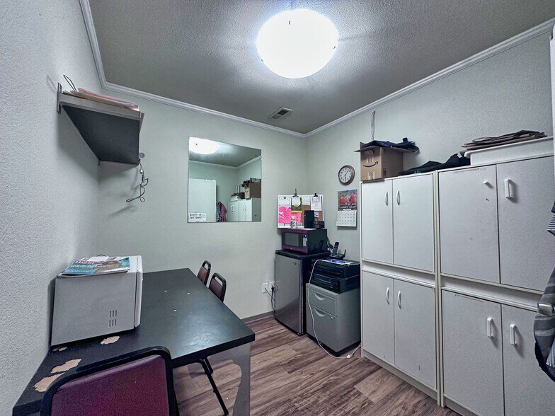 More Photos Of 217 Main St, Grand Coulee Flex For Sale