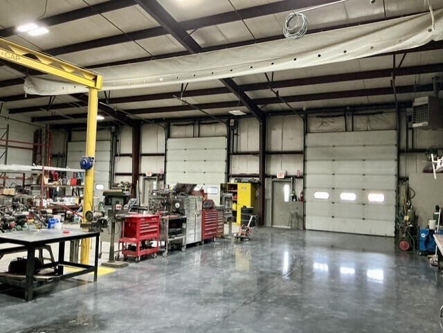 More Photos Of 13 Parkway Dr, Plainfield Warehouse For Lease