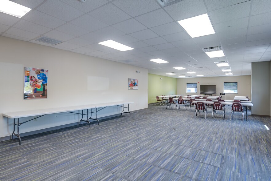 More Photos Of 2185 Normandie Dr, Montgomery Office For Lease