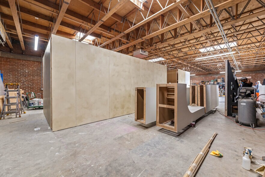 More Photos Of 1448 E 58th Pl, Los Angeles Showroom For Lease