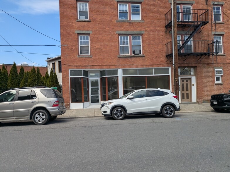 More Photos Of 3 Cedar St, Kingston Storefront Retail Office For Lease
