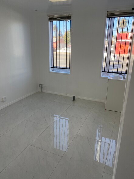 More Photos Of 14622 Victory Blvd, Van Nuys Medical For Lease