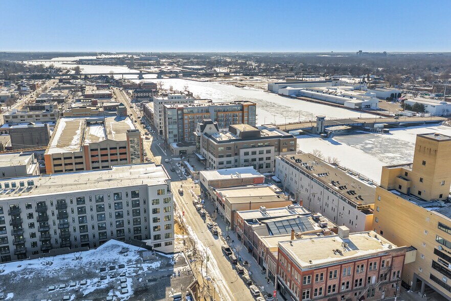 More Photos Of 215 N Washington St, Green Bay Loft Creative Space For Sale