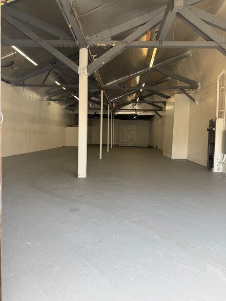 More Photos Of 1710 E 57th St, Los Angeles Manufacturing For Lease