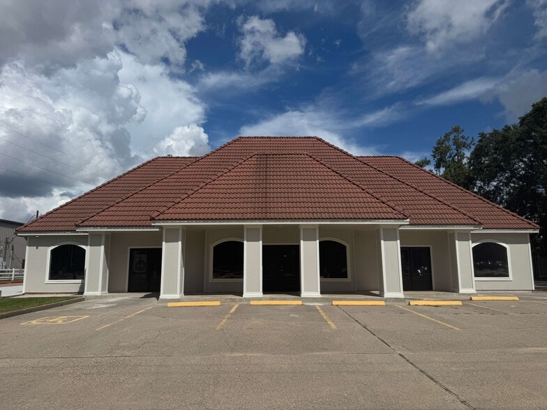 Primary Photo Of 1715 Northpark Dr, Kingwood Storefront For Lease