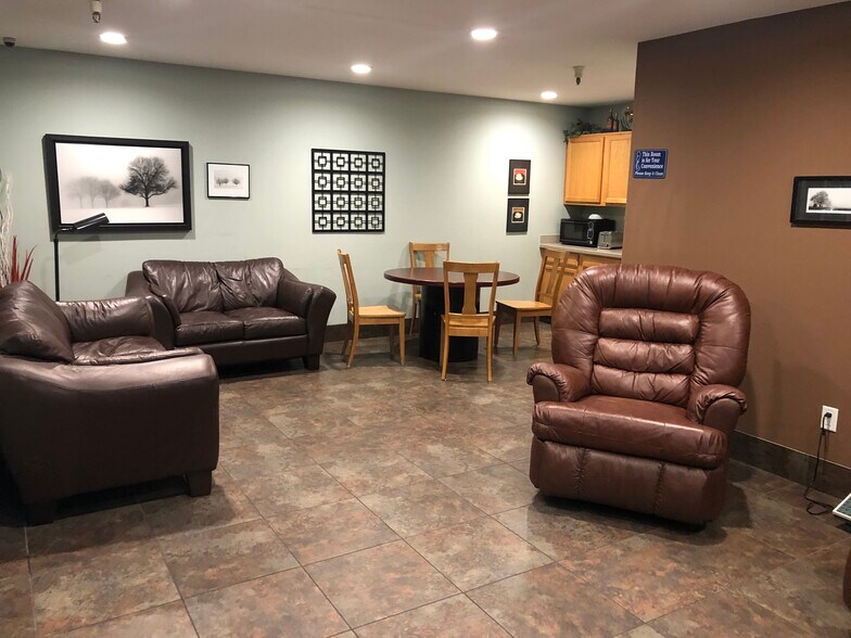 More Photos Of 439 S 3rd Ave, Avondale Manufacturing For Sale