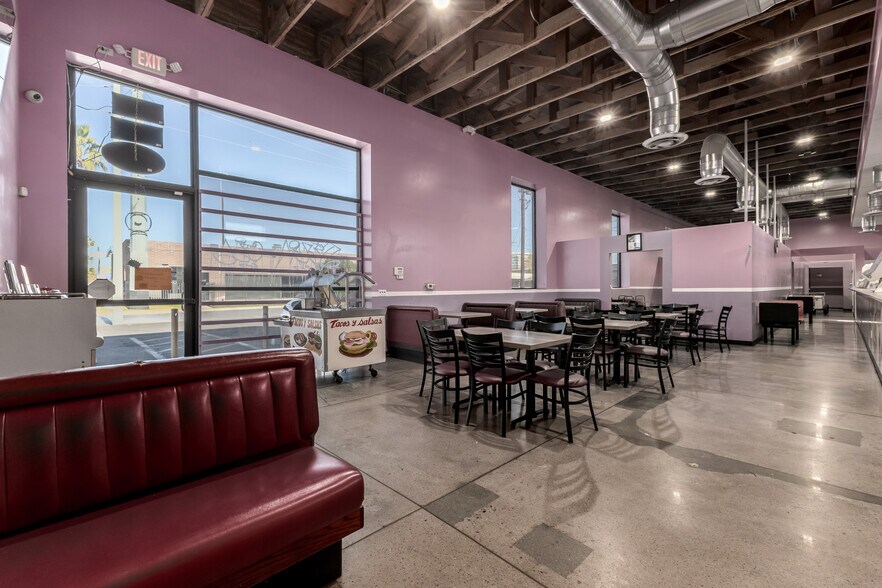 More Photos Of 2533 N 16th St, Phoenix Showroom For Sale