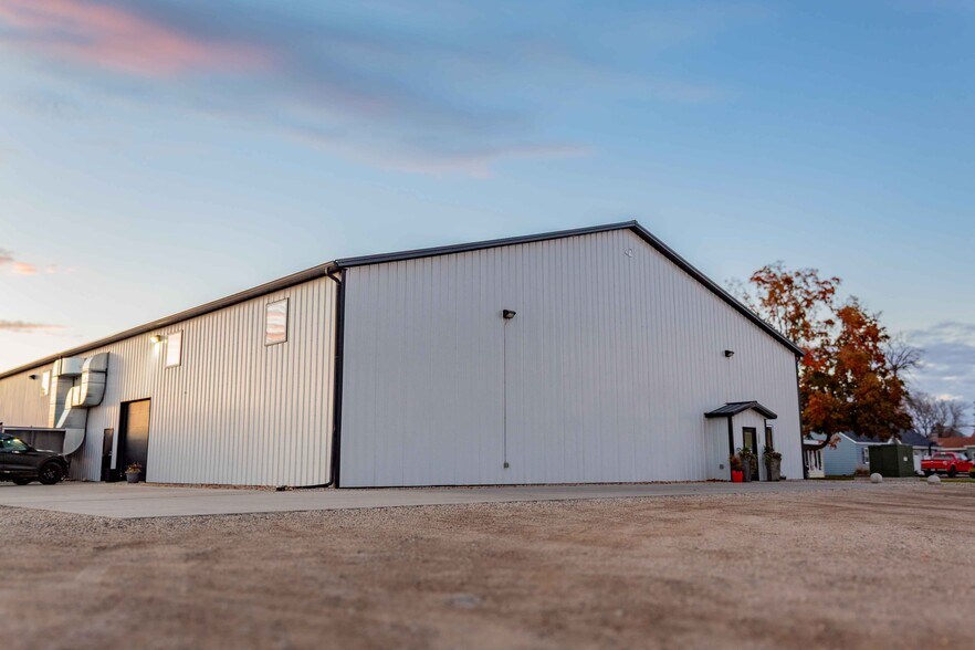 Primary Photo Of 309 Prairie Ave SW, De Smet Sports And Entertainment For Sale