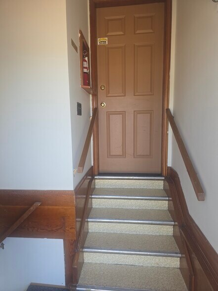 More Photos Of 4914 50 Av, Red Deer Office For Sale
