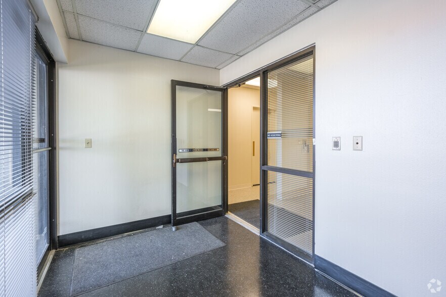 More Photos Of 2700 Yale Blvd SE, Albuquerque Office For Lease