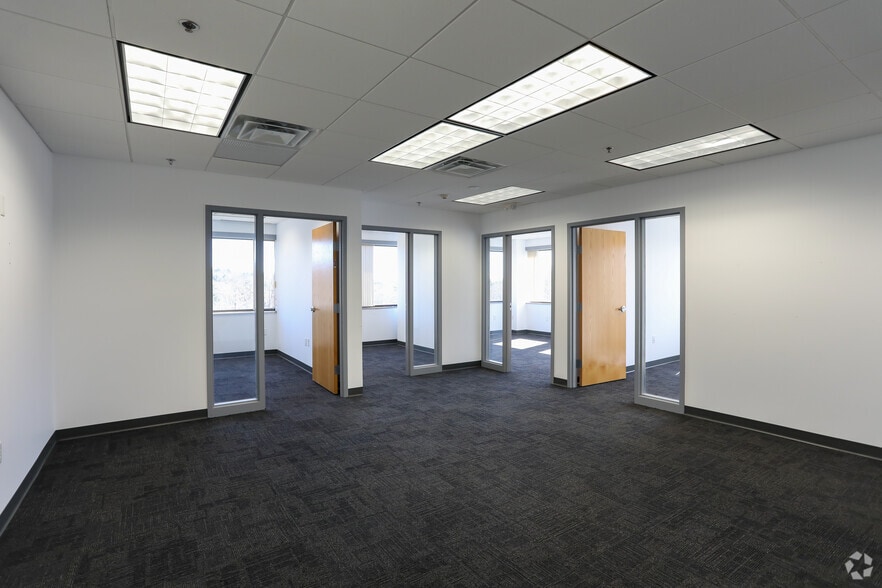 More Photos Of 395 Totten Pond Rd, Waltham Office For Lease