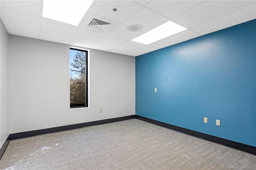 More Photos Of 192 Westbrook Rd, Essex Office For Sale