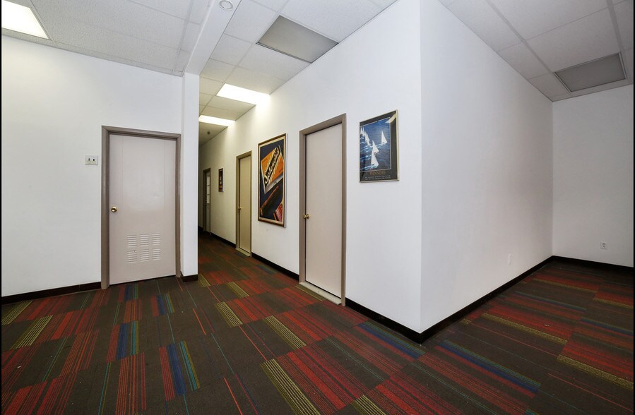 More Photos Of 7-11 Legion Dr, Valhalla Medical For Lease