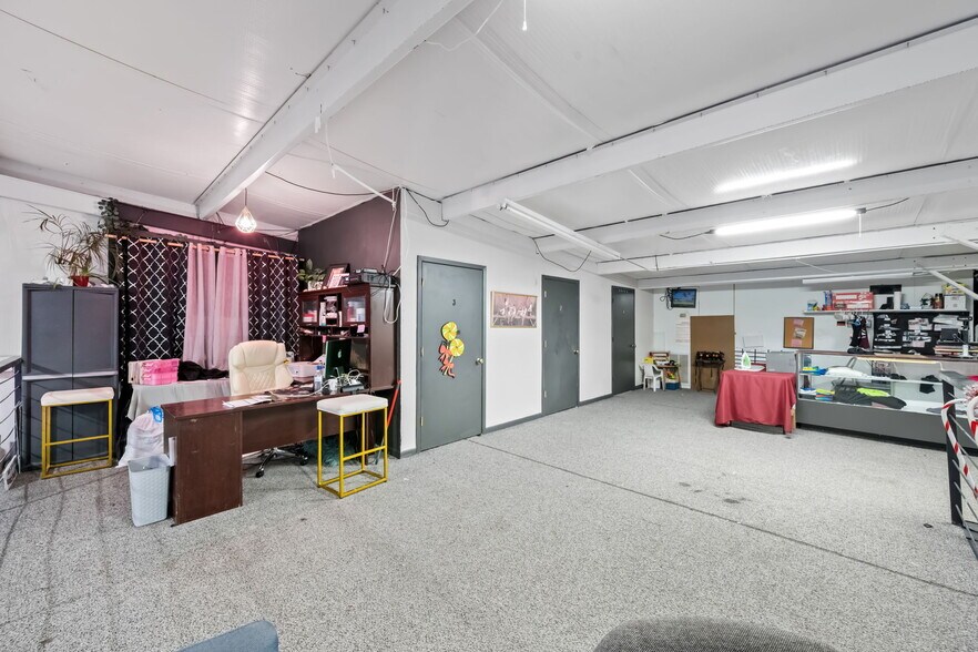 More Photos Of 115 N Willis Ave, Livingston Warehouse For Sale