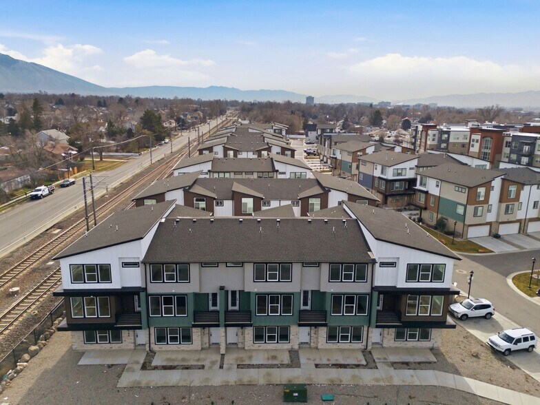 More Photos Of 132-144 E Chambord Ct, Sandy Apartments For Sale