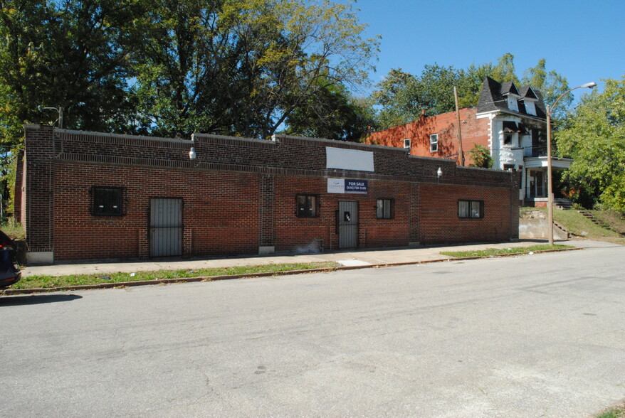 Primary Photo Of 811 Academy Ave, Saint Louis Freestanding For Sale