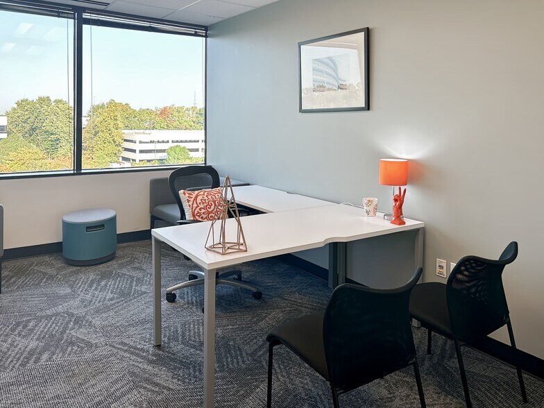 More Photos Of 450 E 96th St, Indianapolis Coworking Space