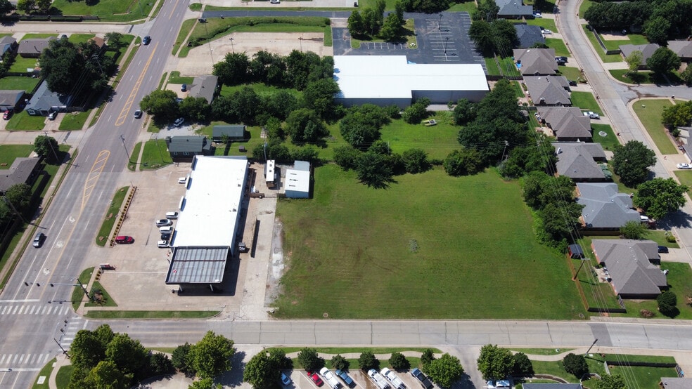 More Photos Of 707 S Kelly Ave, Edmond Land For Sale