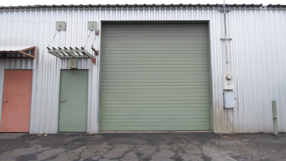 More Photos Of 555 Spring Rd, Moorpark Manufacturing For Lease