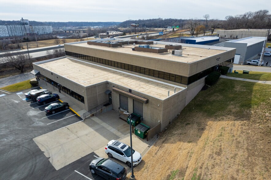 More Photos Of 1155-1220 Adams St, Kansas City Office For Lease