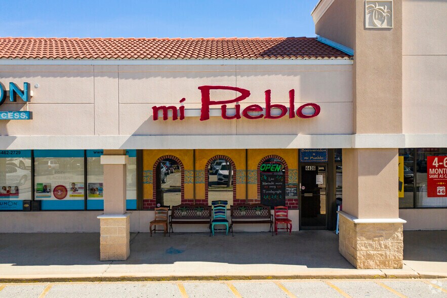 More Photos Of 4400-4462 Bee Ridge Rd, Sarasota Storefront Retail Office For Lease