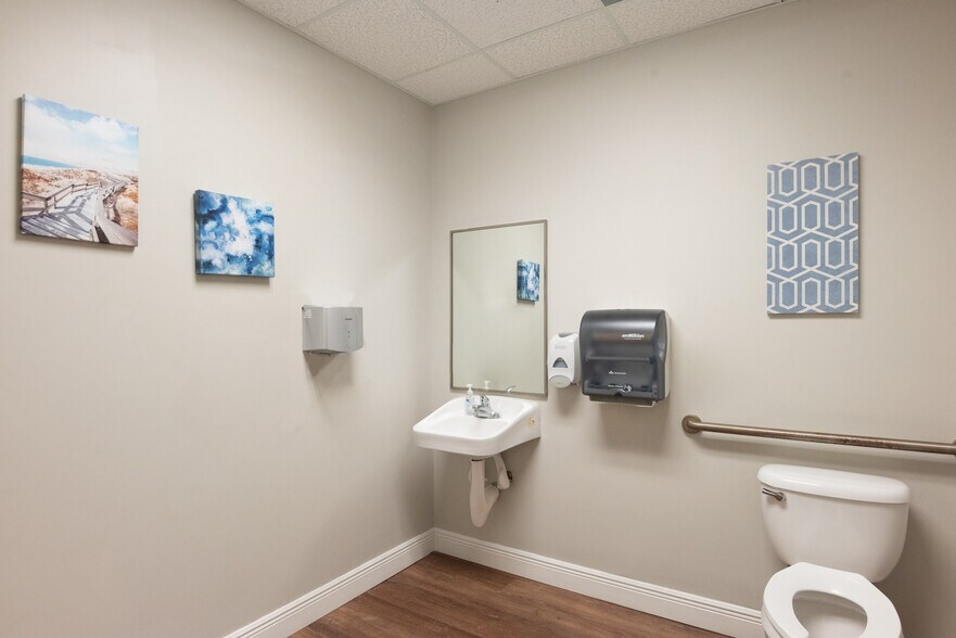 More Photos Of 12959 Palms West Dr, Loxahatchee Medical For Sale