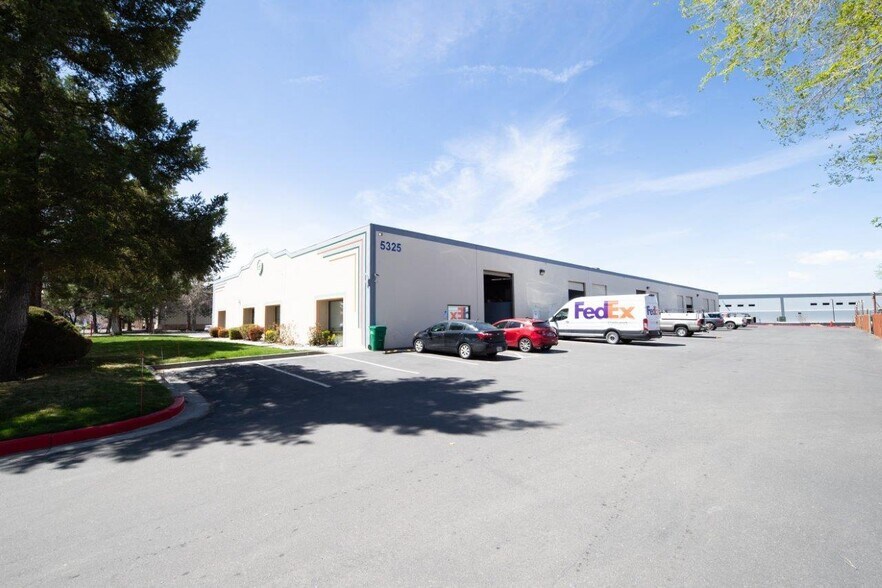 More Photos Of 5325 Louie Ln, Reno Warehouse For Lease